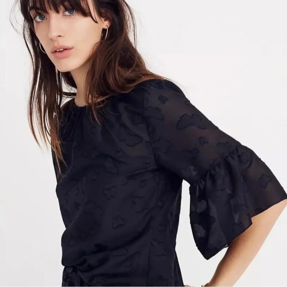 Madewell Black Butterfly Print
Jacquard Ruffle Blouse Size M - Picture 1 of 12